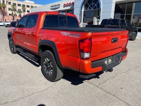 Used 2016 Toyota Tacoma TRD Off-Road AWD/4WD image 8