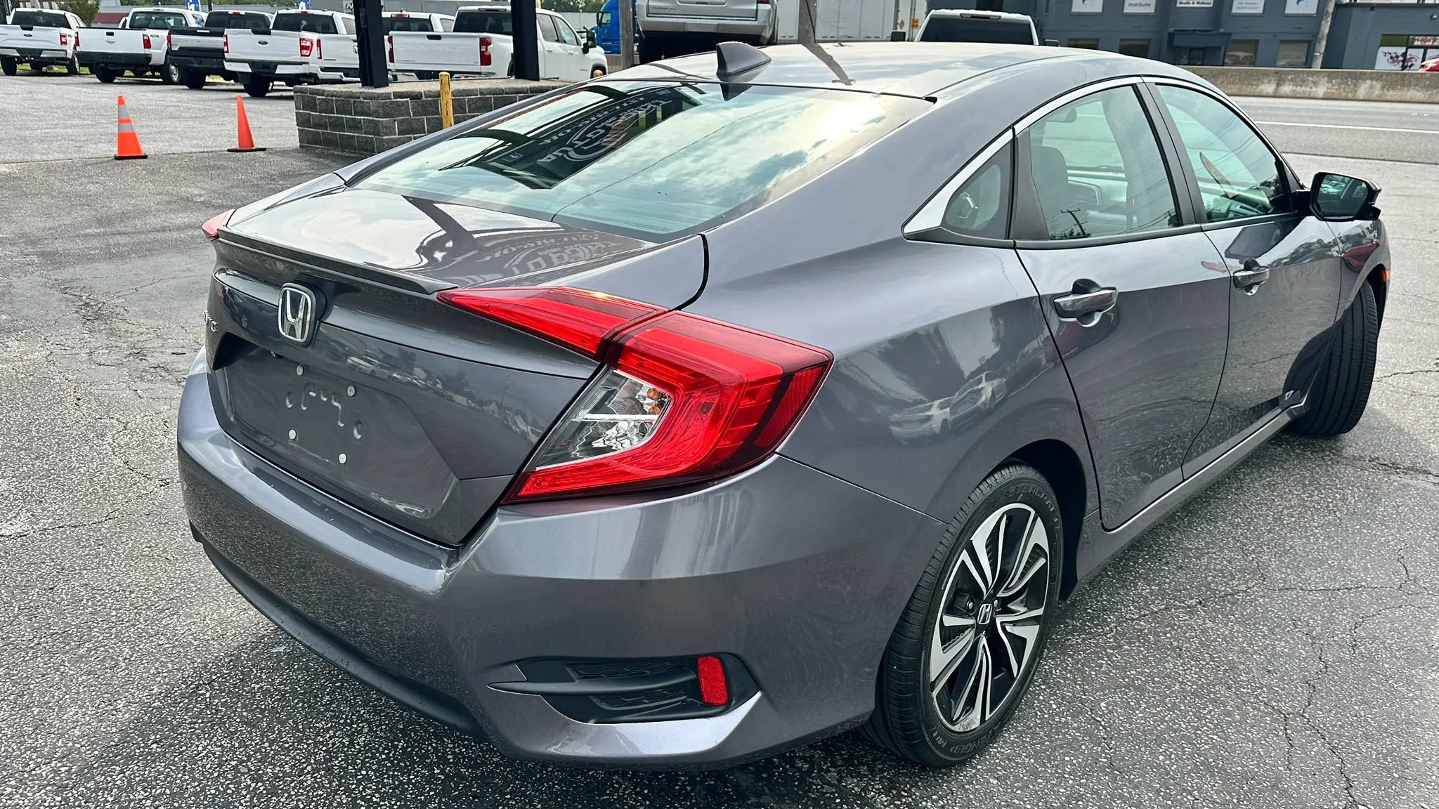 Used 2017 Honda Civic EX-T image 5