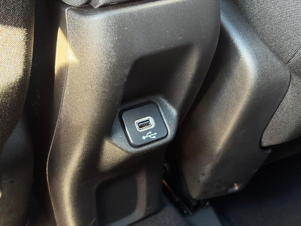 Used 2021 Jeep Renegade Latitude w/ Sun & Sound Group FWD image 11