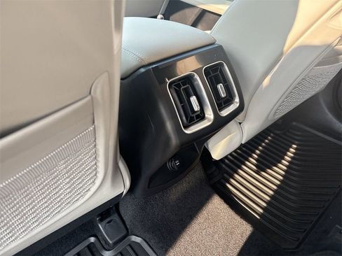 New 2025 Kia Sorento S image 27