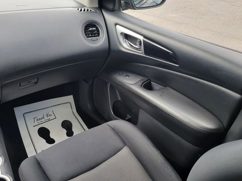 Used 2018 Nissan Pathfinder S image 17