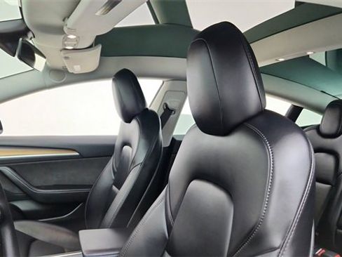 Used 2023 Tesla Model 3 Standard Range image 31