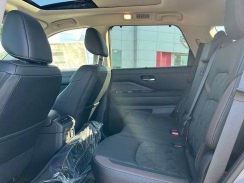 New 2026 Nissan Pathfinder Platinum w/ Cargo Package AWD/4WD image 12