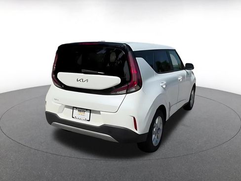Used 2025 Kia Soul LX w/ LX Technology Package FWD image 13