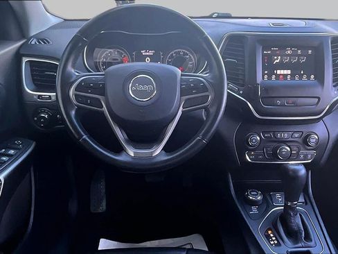 Used 2019 Jeep Cherokee Latitude Plus AWD/4WD image 6