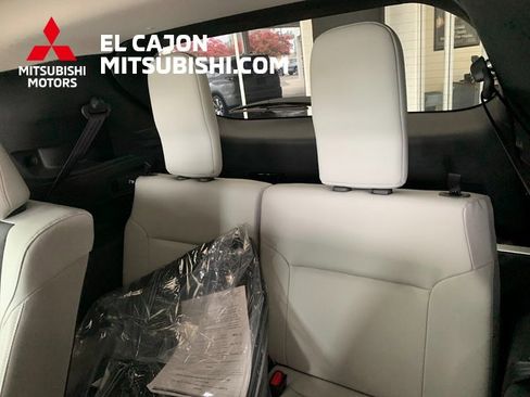 New 2025 Mitsubishi Outlander SE image 15