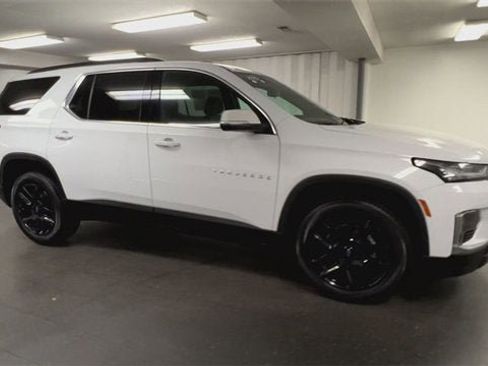 Certified 2023 Chevrolet Traverse LT image 2