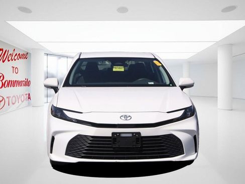 Used 2025 Toyota Camry LE image 4