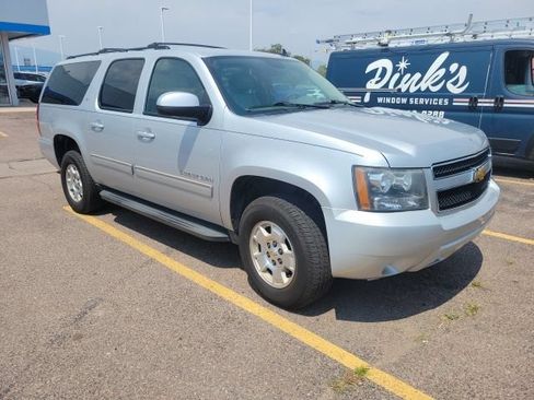 Used 2014 Chevrolet Suburban LT w/ Luxury Package AWD/4WD image 3