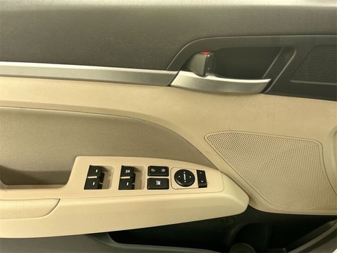 Used 2020 Hyundai Elantra SEL image 11