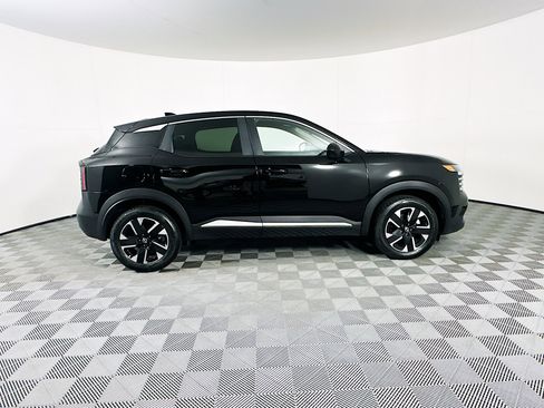 Used 2025 Nissan Kicks SV AWD/4WD image 10
