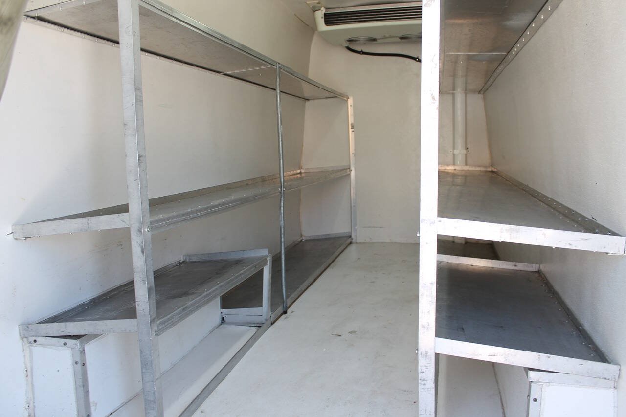 Used 2008 Freightliner Sprinter 2500 RWD image 26