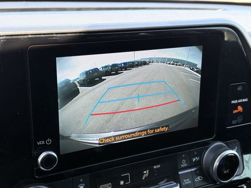 Used 2023 Toyota Highlander XLE image 37