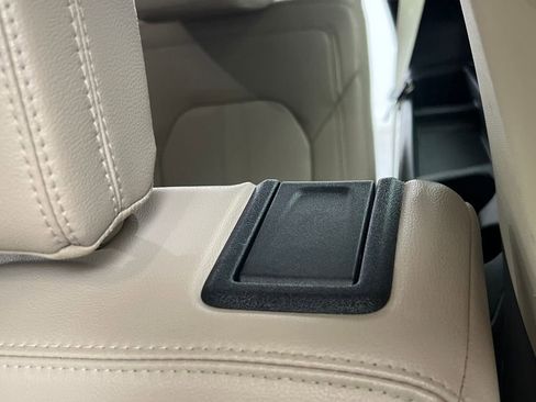 Used 2024 Ford Expedition Limited image 15