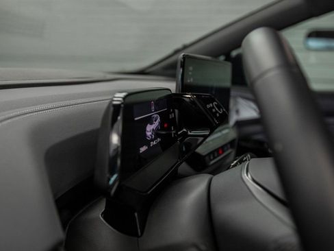 Used 2023 Volkswagen ID.4 Pro S Plus image 17