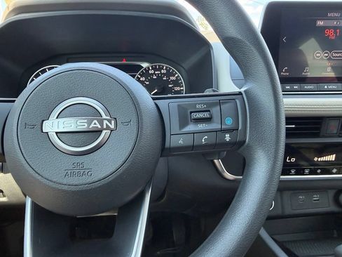 Used 2023 Nissan Rogue SV FWD image 24
