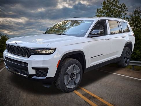New 2025 Jeep Grand Cherokee L Altitude image 7