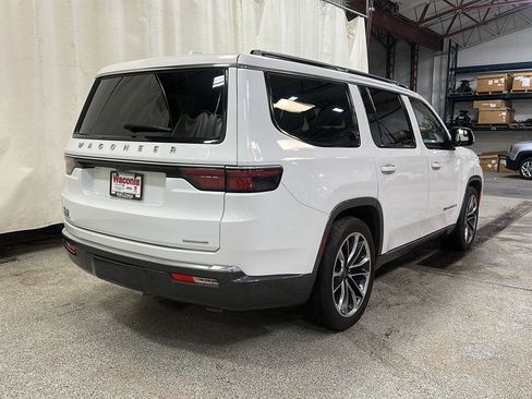 Certified 2022 Jeep Wagoneer Series III w/ Premium Group I AWD/4WD image 5