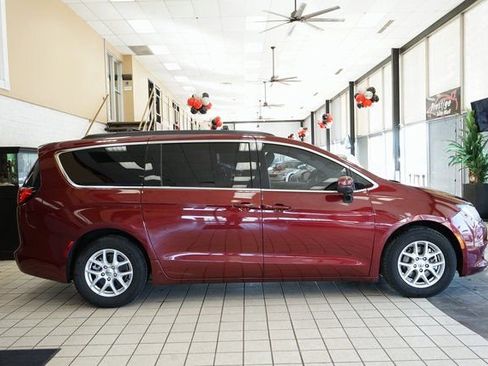 Used 2021 Chrysler Voyager Lxi image 17