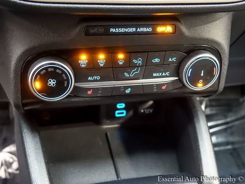 Certified 2022 Ford Escape SE w/ Cold Weather Package FWD image 17