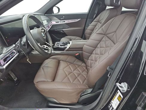Used 2025 BMW 740i xDrive AWD/4WD image 9