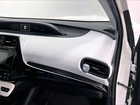 Used 2018 Toyota Prius One FWD image 19