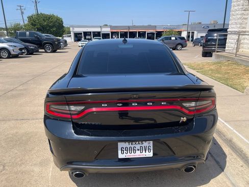 Used 2019 Dodge Charger Scat Pack RWD image 5