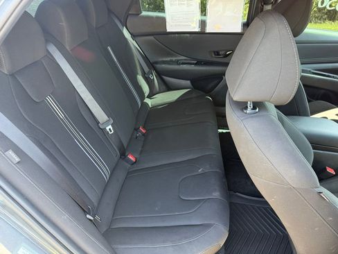 Used 2025 Hyundai Elantra Sport FWD image 15