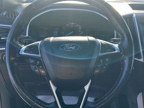 Certified 2020 Ford Edge ST-Line w/ Cold Weather Package image 19