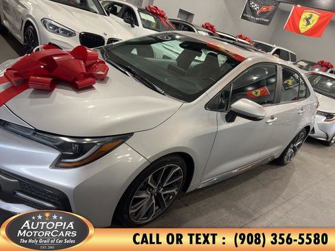 Used 2021 Toyota Corolla SE w/ SE Premium Package FWD image 3