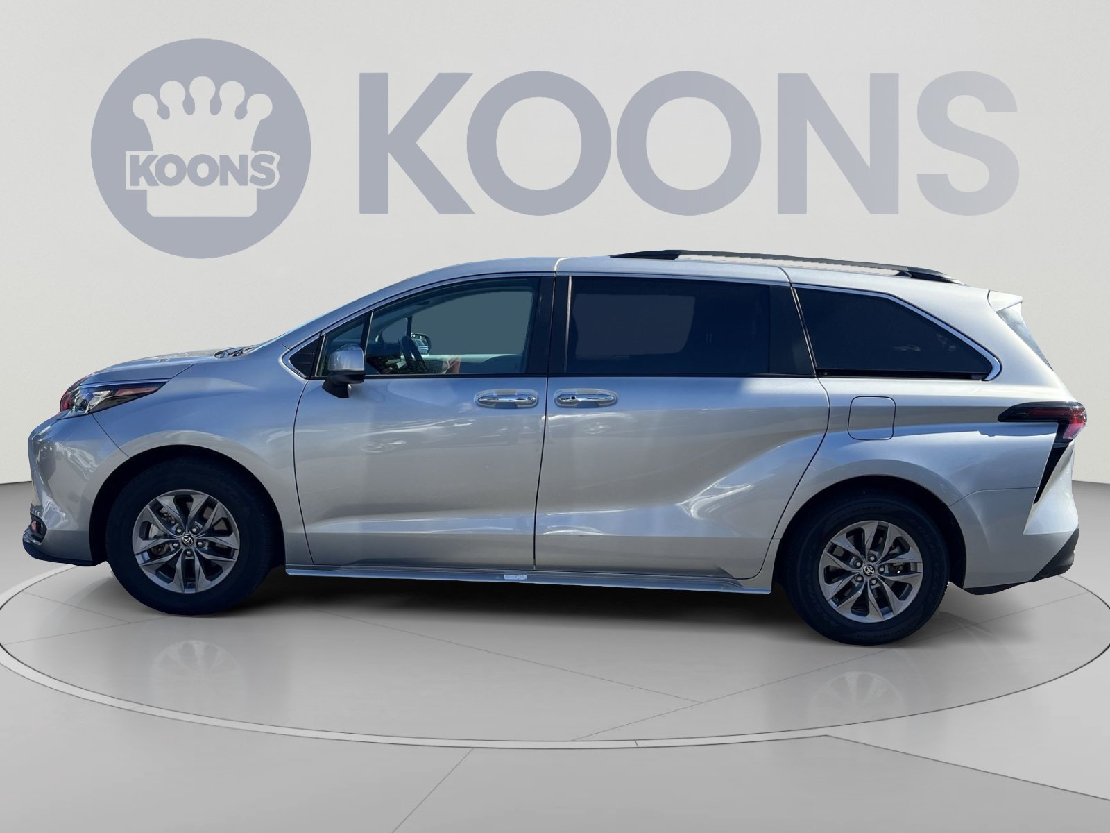 Used 2025 Toyota Sienna XLE FWD image 7