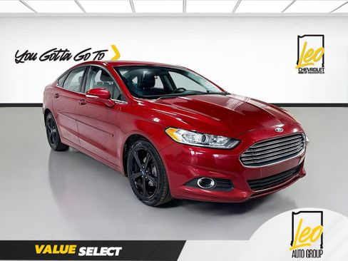 Used 2016 Ford Fusion SE w/ Equipment Group 201A FWD image 3