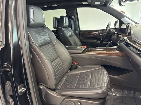 Used 2023 Cadillac Escalade Sport Platinum w/ LPO, ONYX Package AWD/4WD image 32
