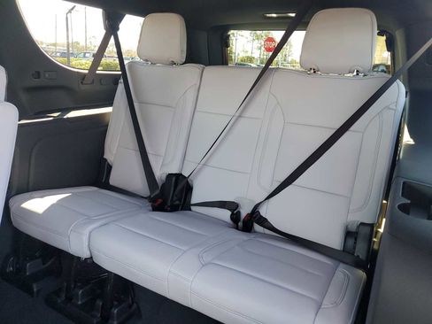 New 2026 Chevrolet Suburban Premier image 16