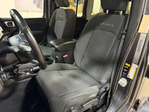 Used 2020 Jeep Wrangler Unlimited Sahara w/ Uconnect 4C Nav & Sound Group AWD/4WD image 29