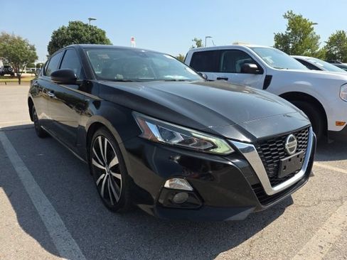 Used 2019 Nissan Altima 2.5 Platinum FWD image 1