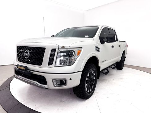Used 2017 Nissan Titan PRO-4X AWD/4WD image 3