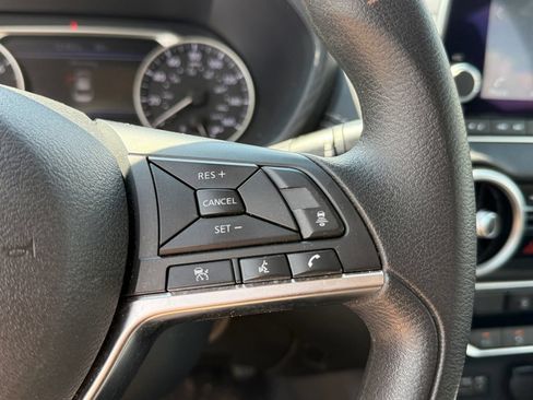 Used 2025 Nissan Sentra SV FWD image 17