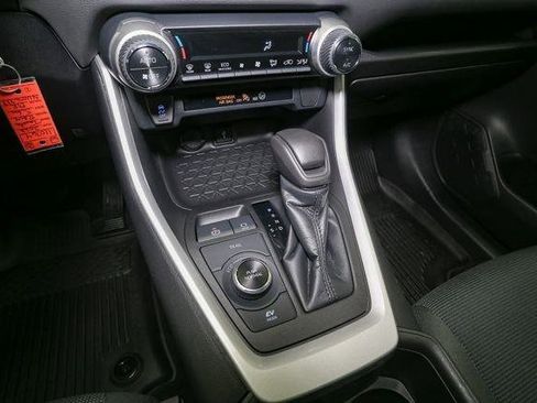 Used 2022 Toyota RAV4 LE image 29
