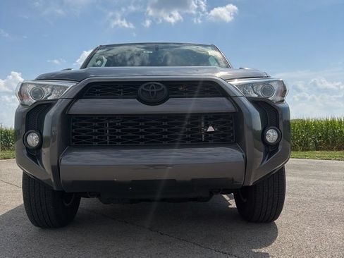 Used 2018 Toyota 4Runner SR5 RWD image 3