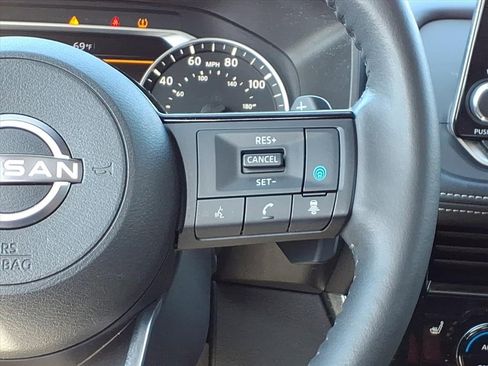 Used 2022 Nissan Rogue SV w/ SV Premium Package image 30