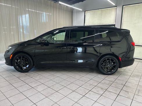 Used 2026 Chrysler Pacifica Limited w/ S Appearance Package FWD image 11