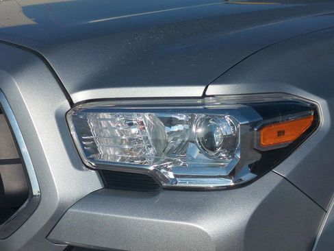 Used 2023 Toyota Tacoma SR5 w/ Technology Package image 9