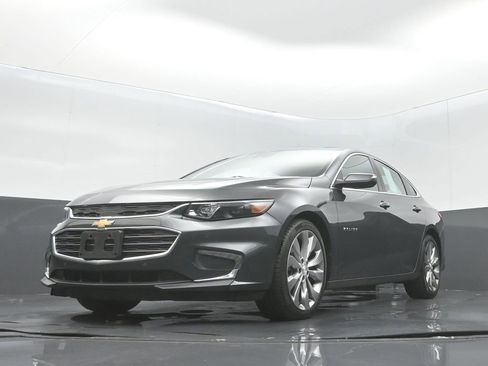 Used 2017 Chevrolet Malibu Premier w/ Premier Sun and Wheel Package image 8