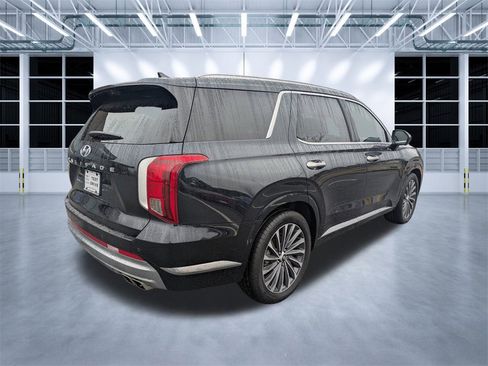Used 2023 Hyundai Palisade Calligraphy w/ Winter Package image 4