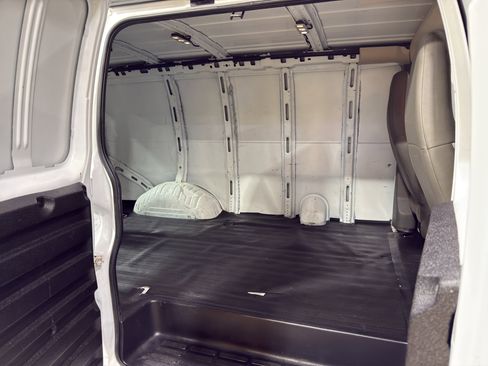 Used 2016 GMC Savana 2500 image 19