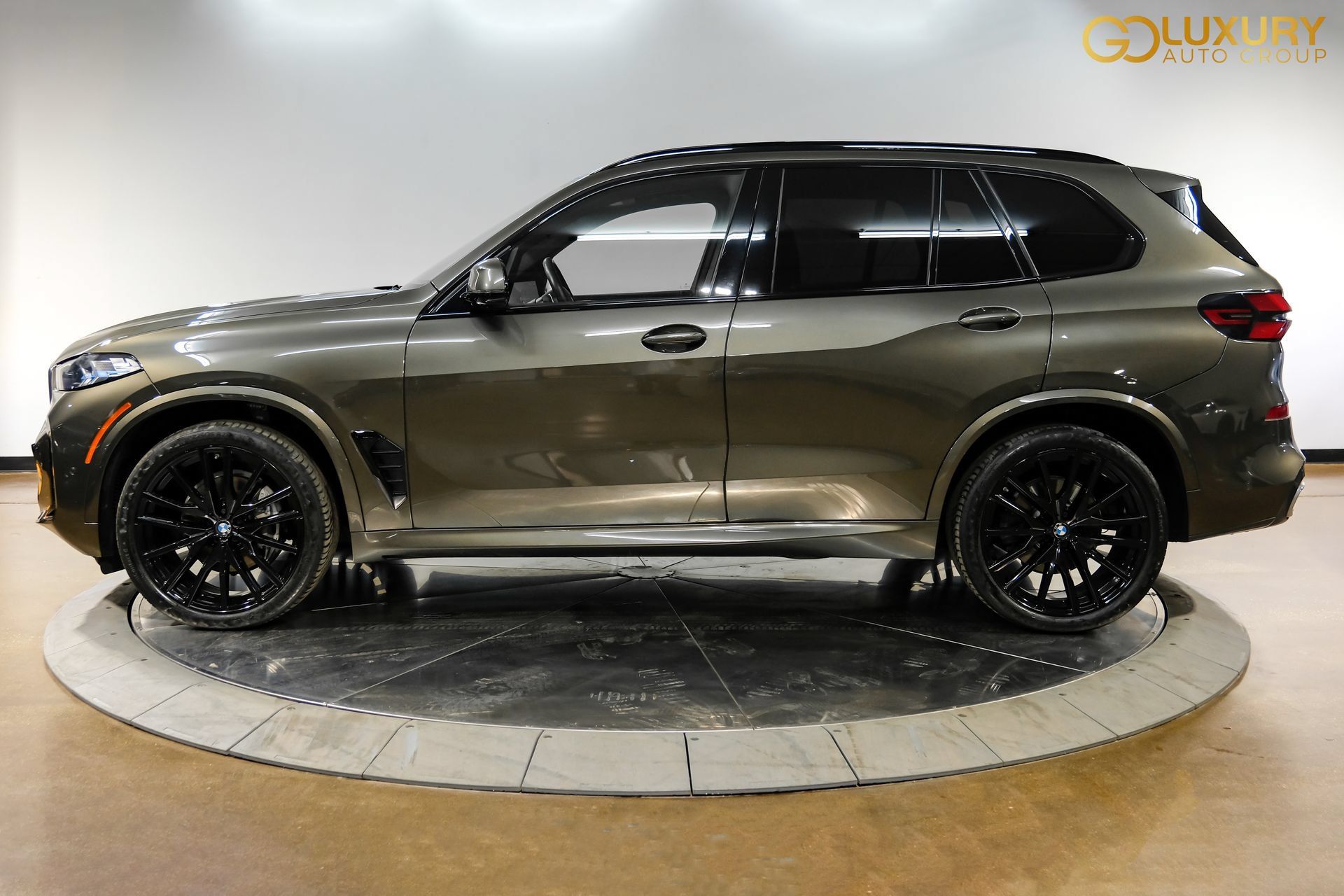 Used 2024 BMW X5 sDrive40i w/ M Sport Package RWD image 13