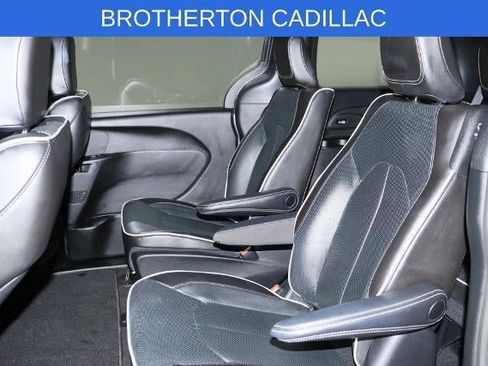 Used 2023 Chrysler Pacifica Limited w/ S Appearance Package FWD image 30
