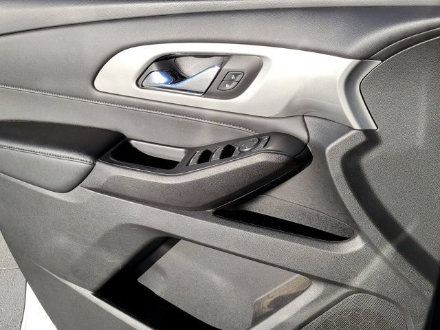 Used 2023 Chevrolet Traverse LT FWD image 7