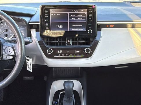 Used 2020 Toyota Corolla LE image 25